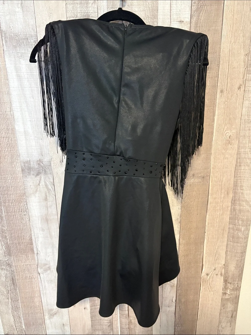 Revolution sleek black